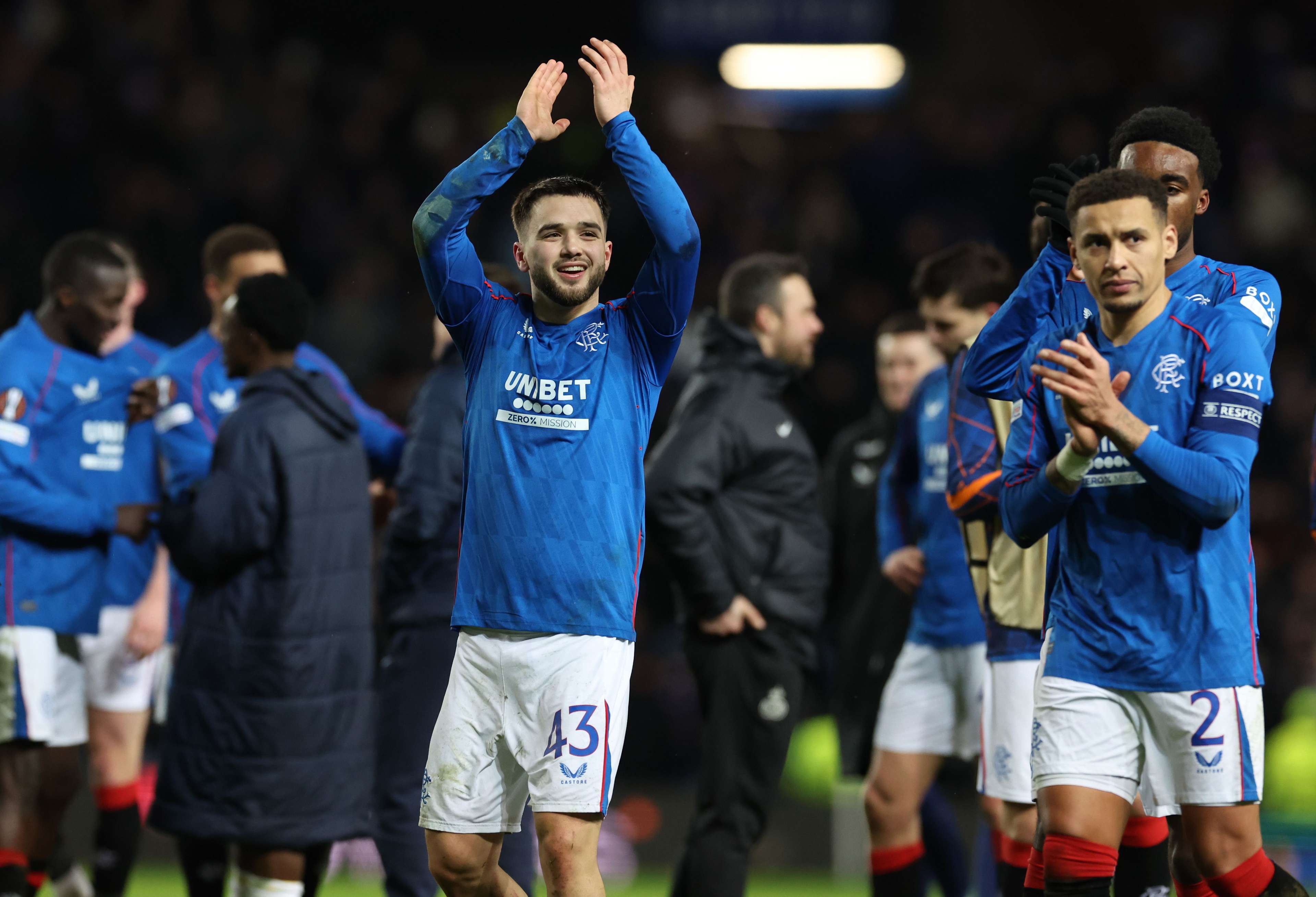 仅展现了他 仅展现了他